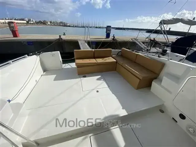 Ferretti Yachts Altura 38