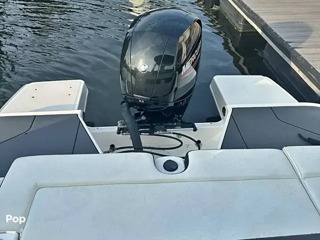 Bayliner Dx2200