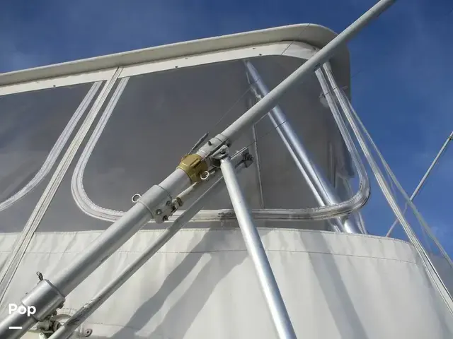 Hatteras 32 Flybridge Fisherman