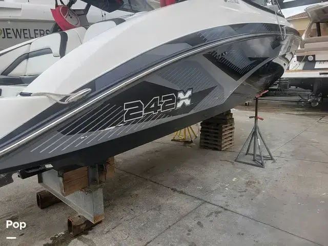 Yamaha 242 Xe