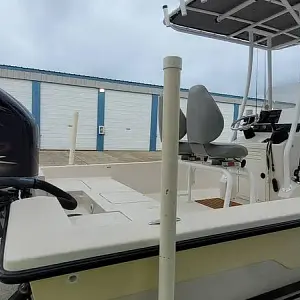 2005 Pathfinder Boats 2200 V