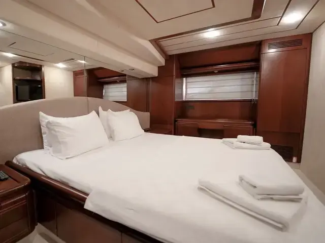 Ferretti Yachts 80