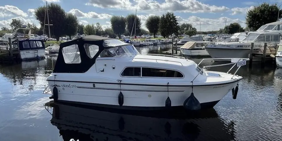 2019 Viking 255