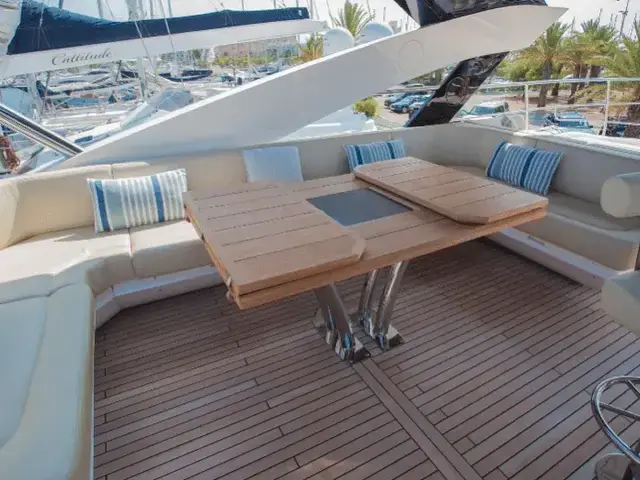 Sunseeker 88 Yacht