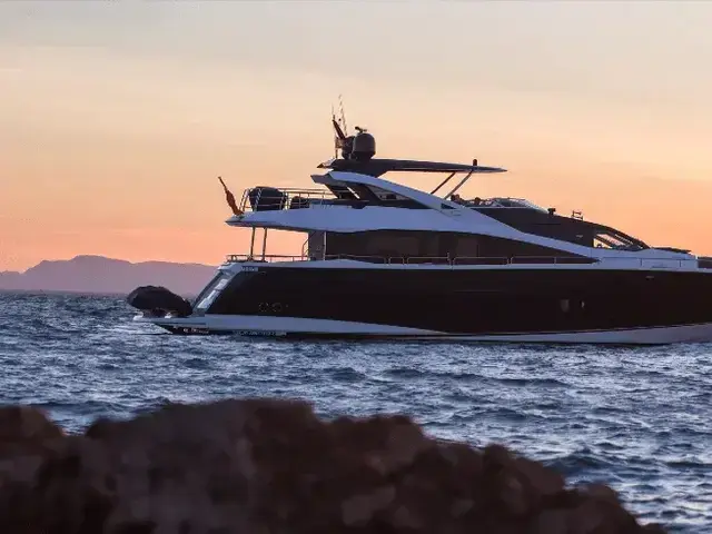 Sunseeker 88 Yacht