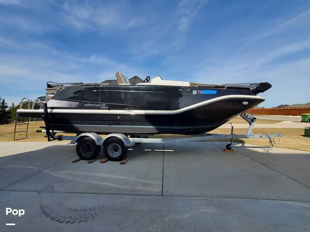 2019 Bayliner element xr7