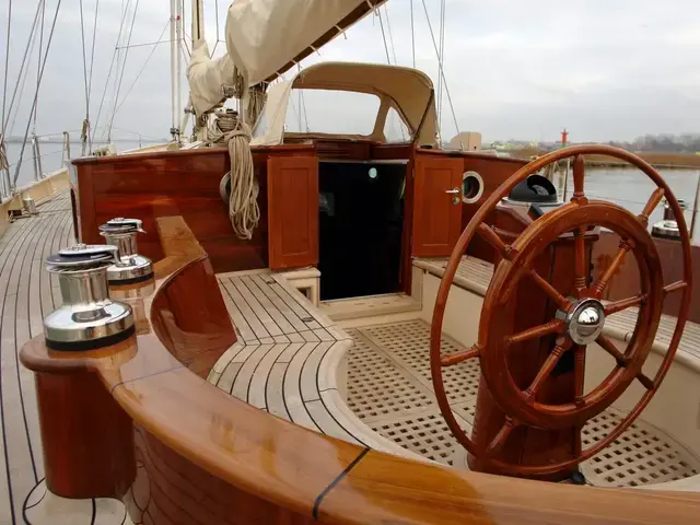 V&O 60' schooner