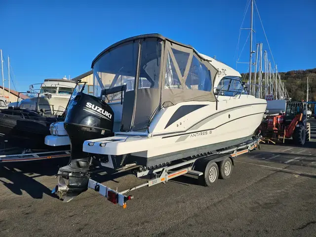 Beneteau Antares 8