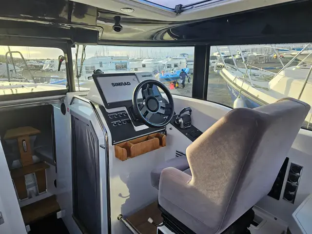 XO Boats 270 RS Front Cabin