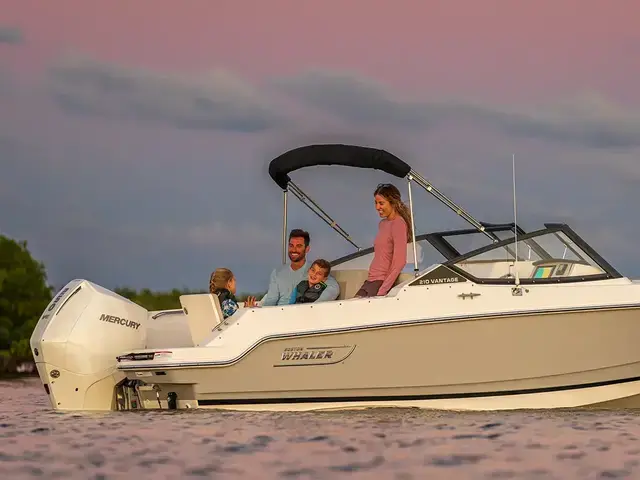 Boston Whaler 210 Vantage