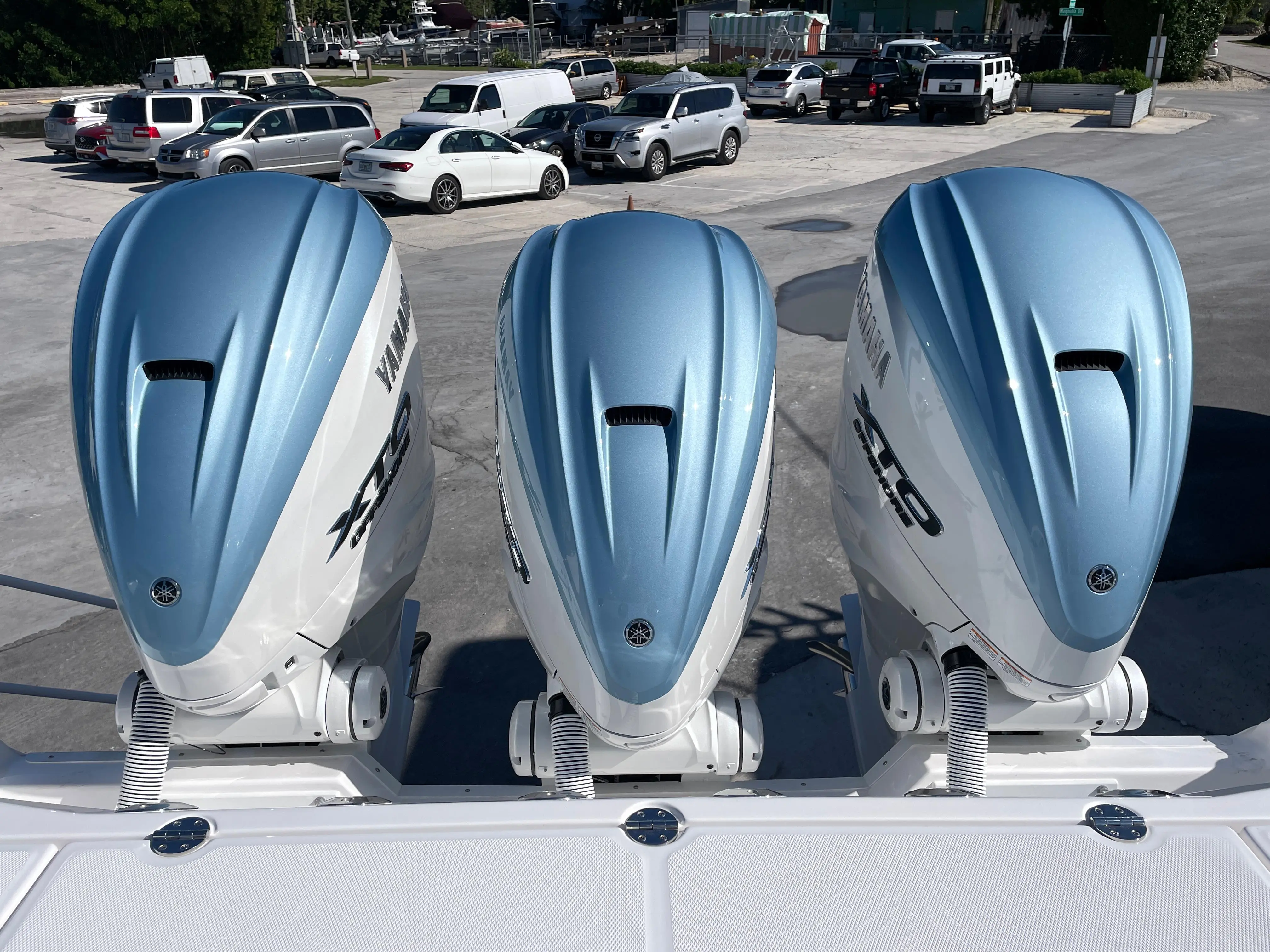 2024 Everglades Boats 395 cc