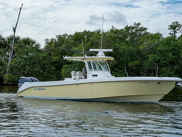 Everglades Boats 320 CC