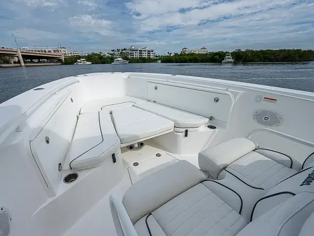 Everglades Boats 320 CC