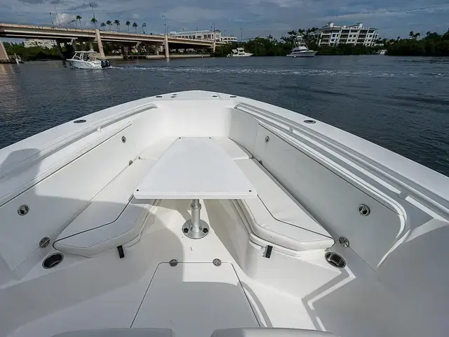 Everglades Boats 320 CC