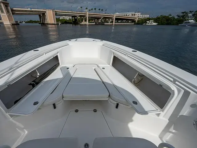 Everglades Boats 320 CC