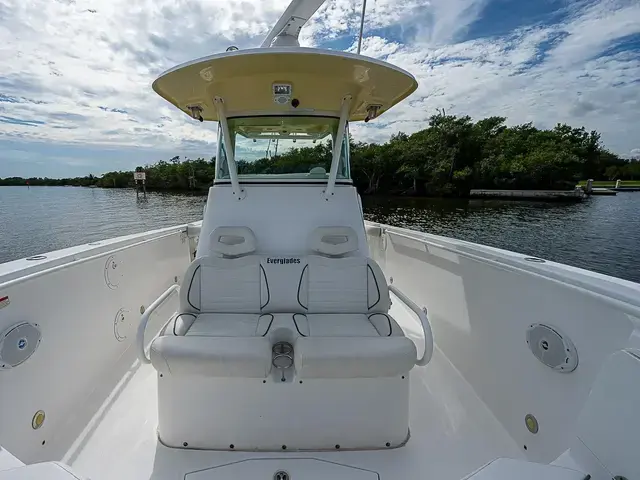 Everglades Boats 320 CC