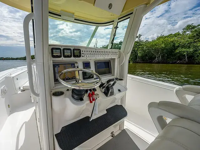 Everglades Boats 320 CC