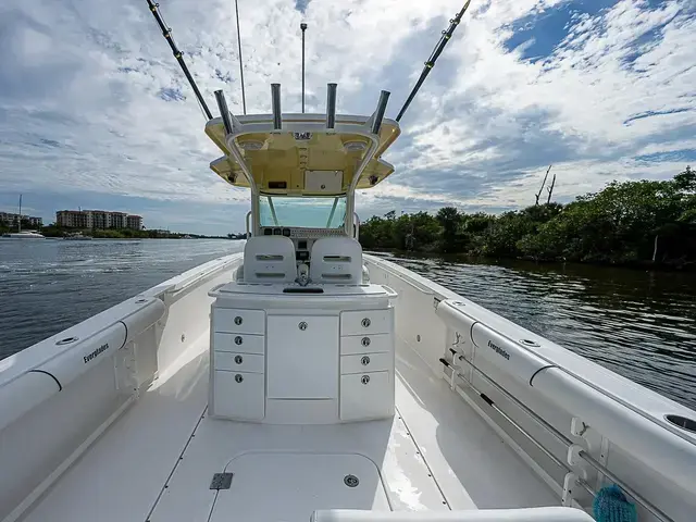 Everglades Boats 320 CC