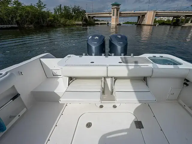 Everglades Boats 320 CC