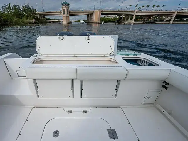 Everglades Boats 320 CC