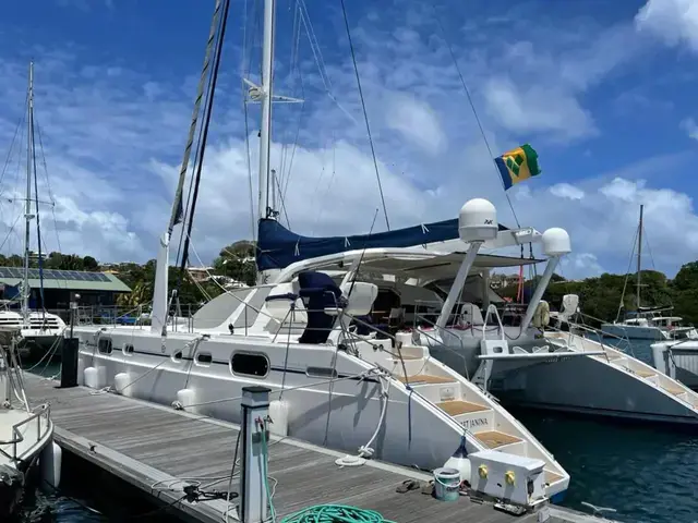 Catana 582