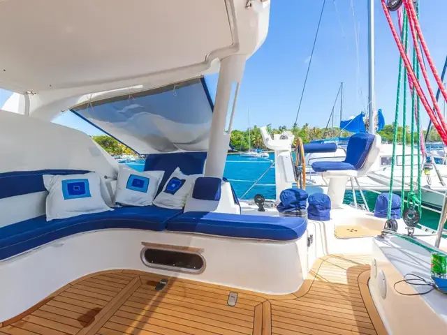 Catana 582