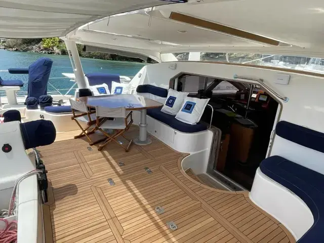 Catana 582