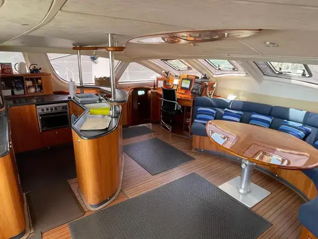 Catana 582