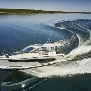 2025 Sealine C335