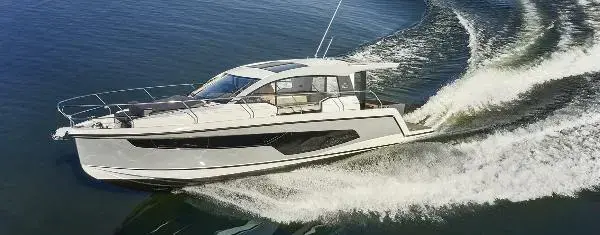 2025 Sealine c335