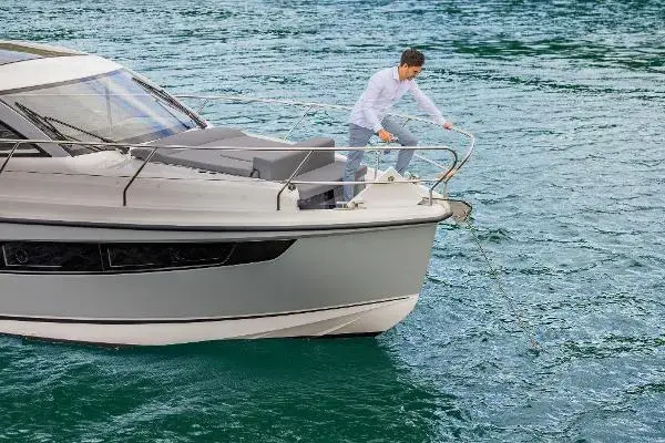 2025 Sealine c335