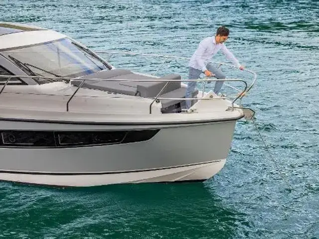 Sealine C 335v