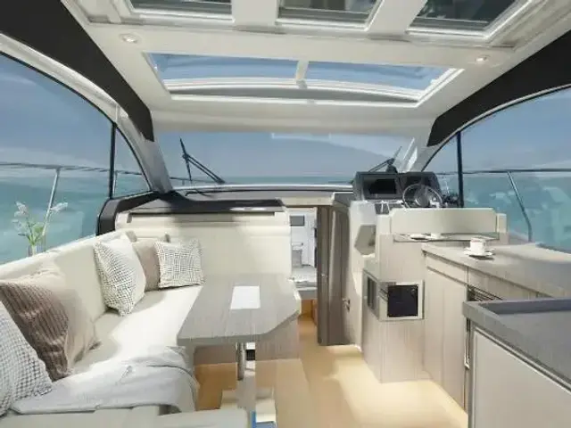 Sealine C 390