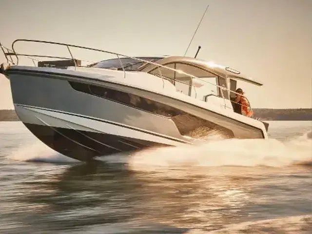 Sealine C 335v