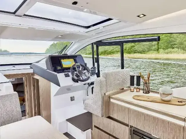 Sealine C 335v