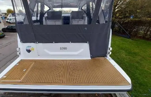 Sealine S390