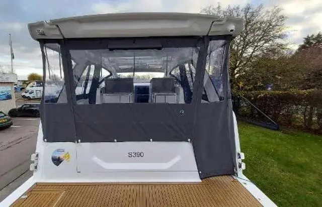 Sealine S390