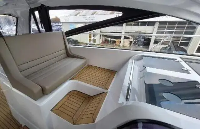 Sealine S390