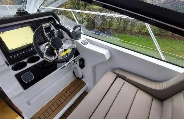 Sealine S390