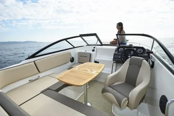 2023 Bayliner vr5 cuddy