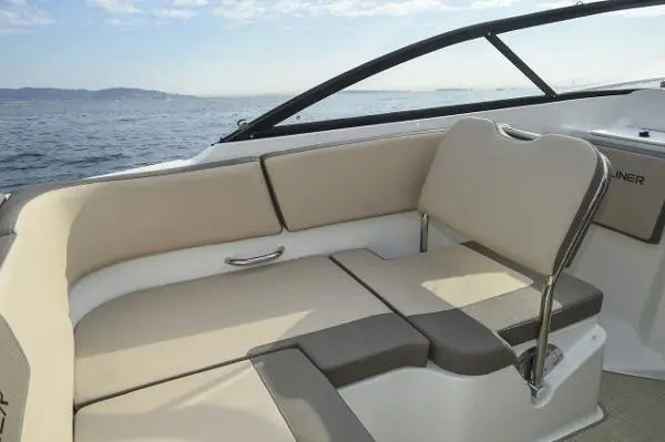 2023 Bayliner vr5 cuddy