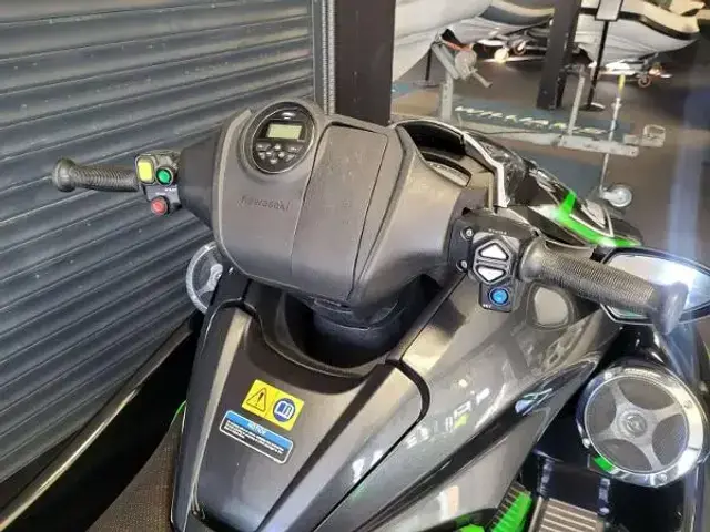 Kawasaki 310 LX jetski