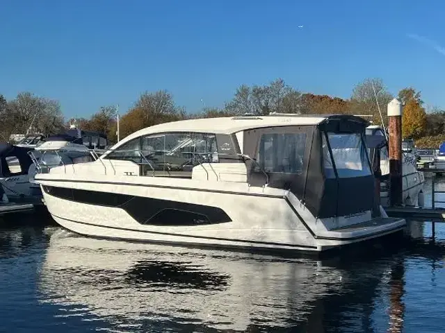 Sealine C335