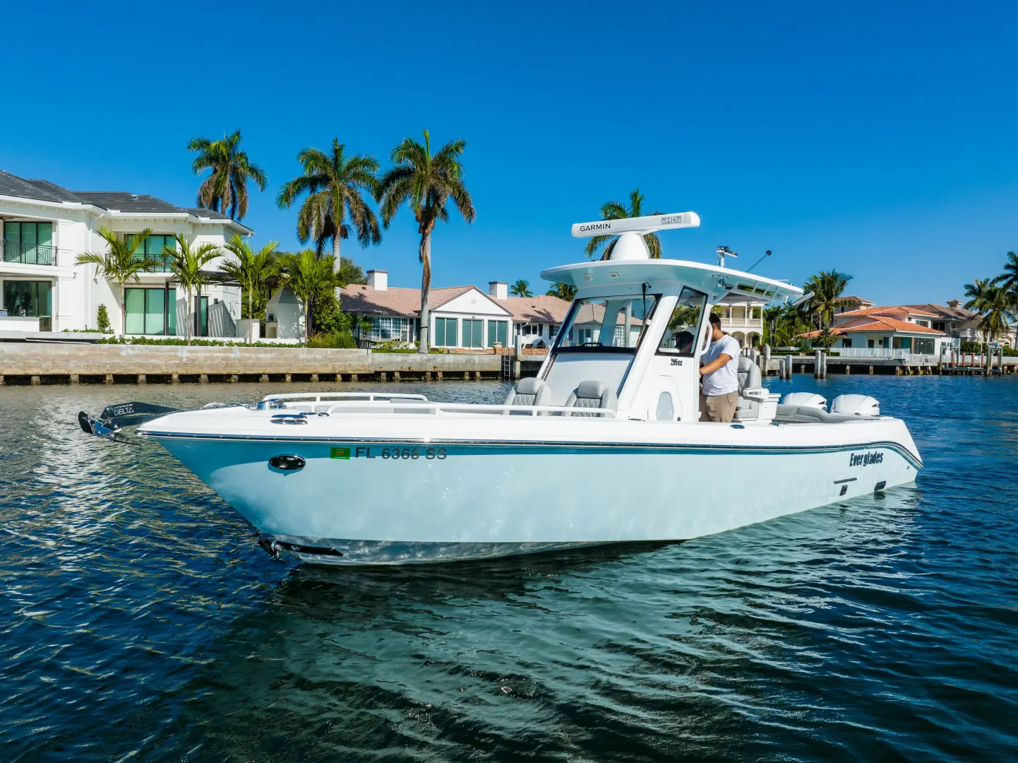 2020 Everglades Boats 295 cc