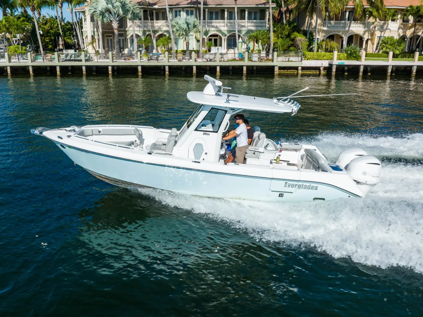 2020 Everglades Boats 295 cc