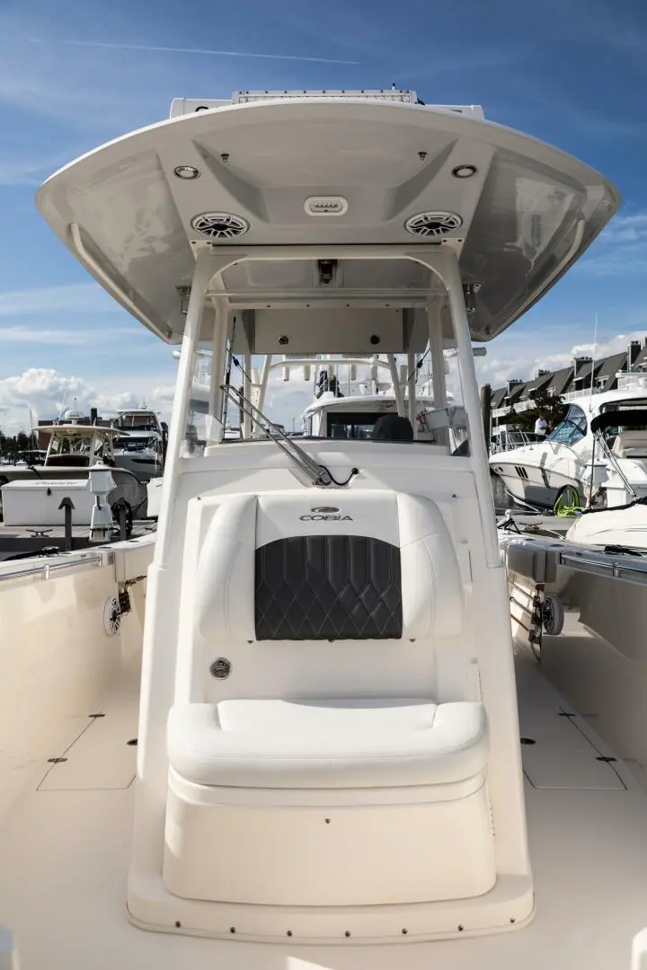 2021 Cobia Boats 320 cc