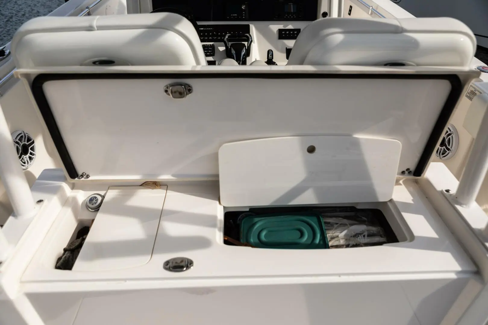 2021 Cobia Boats 320 cc