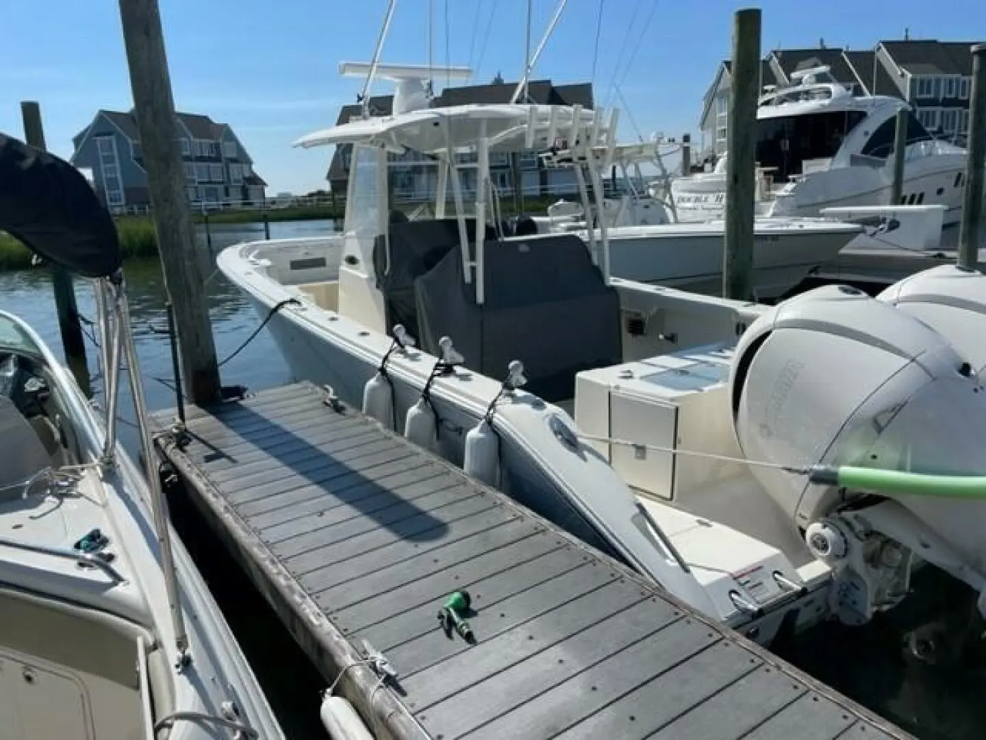 2021 Cobia Boats 320 cc