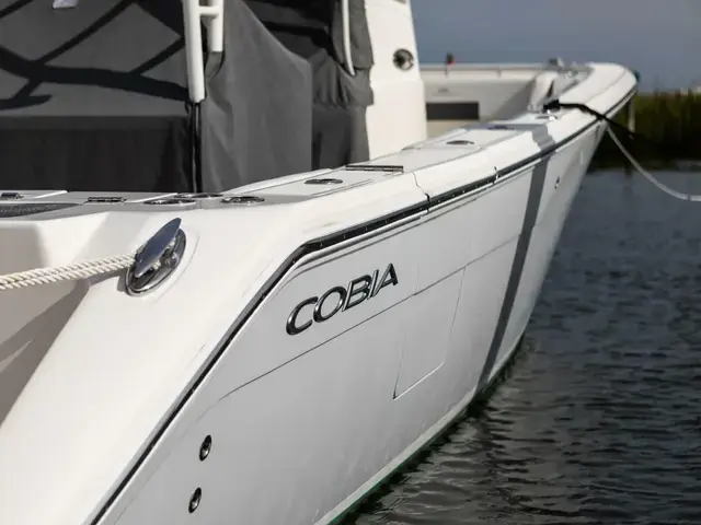 Cobia Boats 320 CC