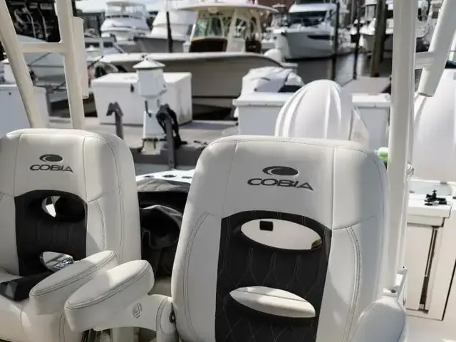 Cobia Boats 320 CC